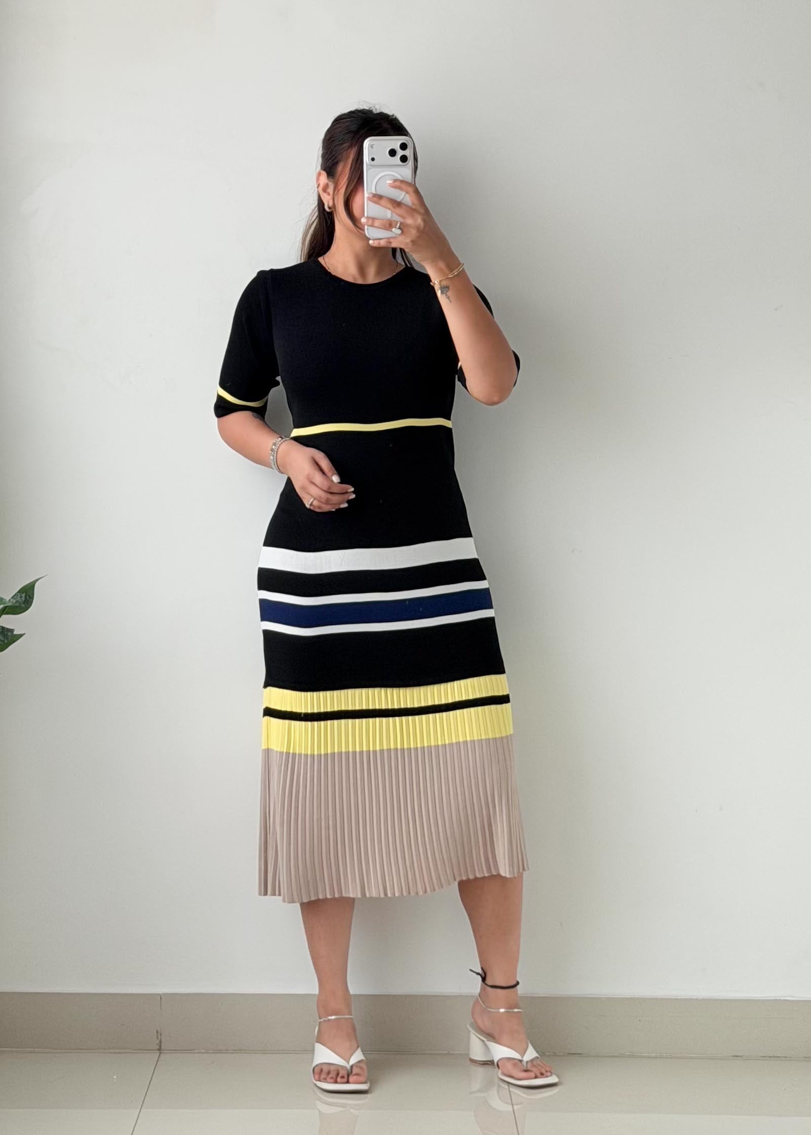 Size M-L Black Multicolor Striped Pleated Midi Dress