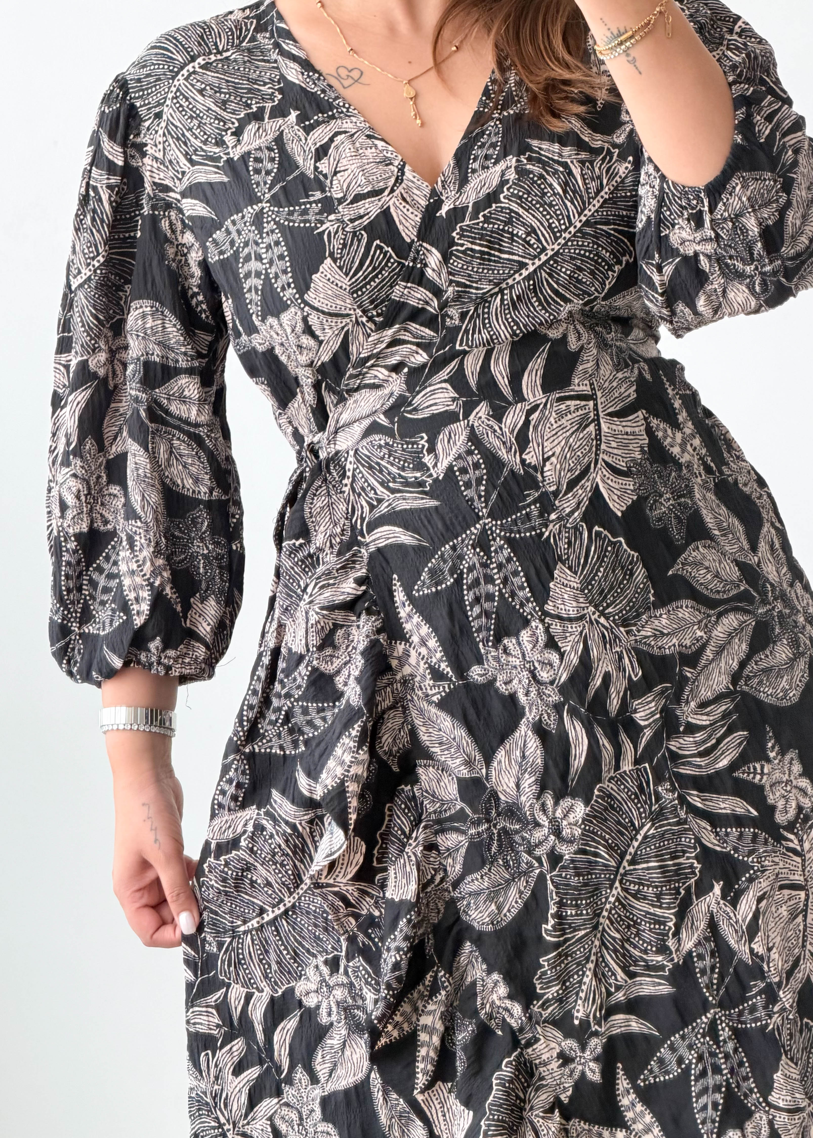 Size M-L Black Printed Midi Dress
