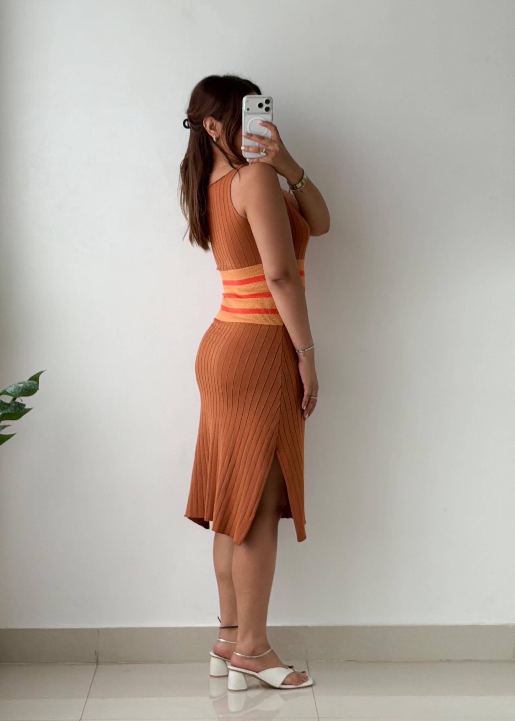 Size M-L Camel Colorblock Ribbed Knit Midi Dress