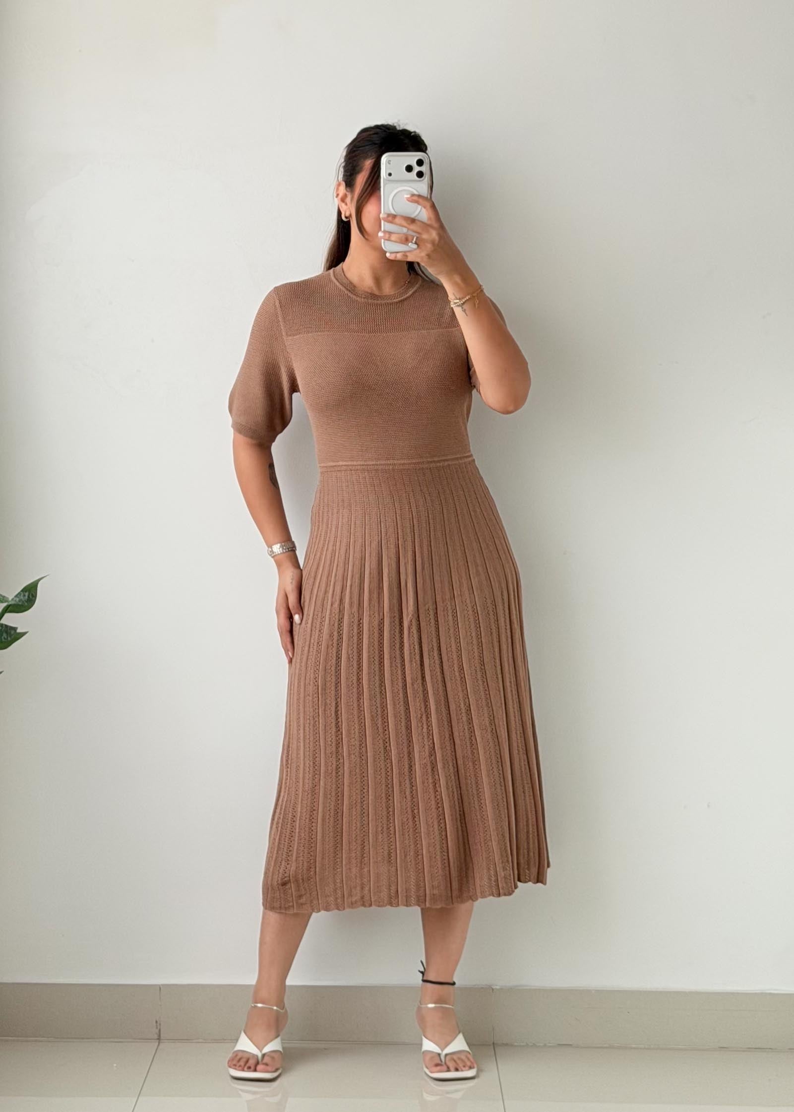 Size L-XL Beige Ribbed Pleated Midi Dress