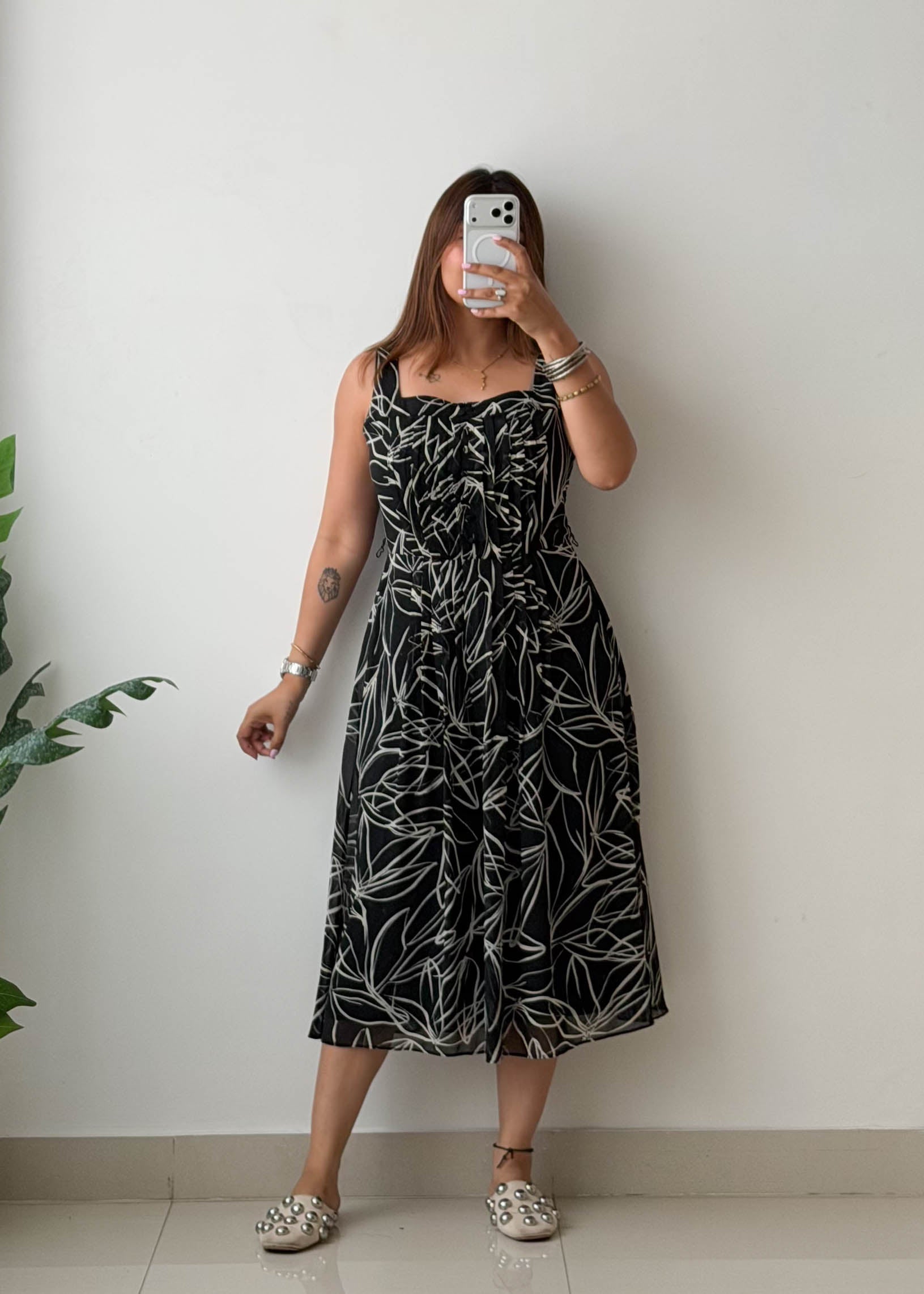 Size M Black Tropical Print Midi Dress
