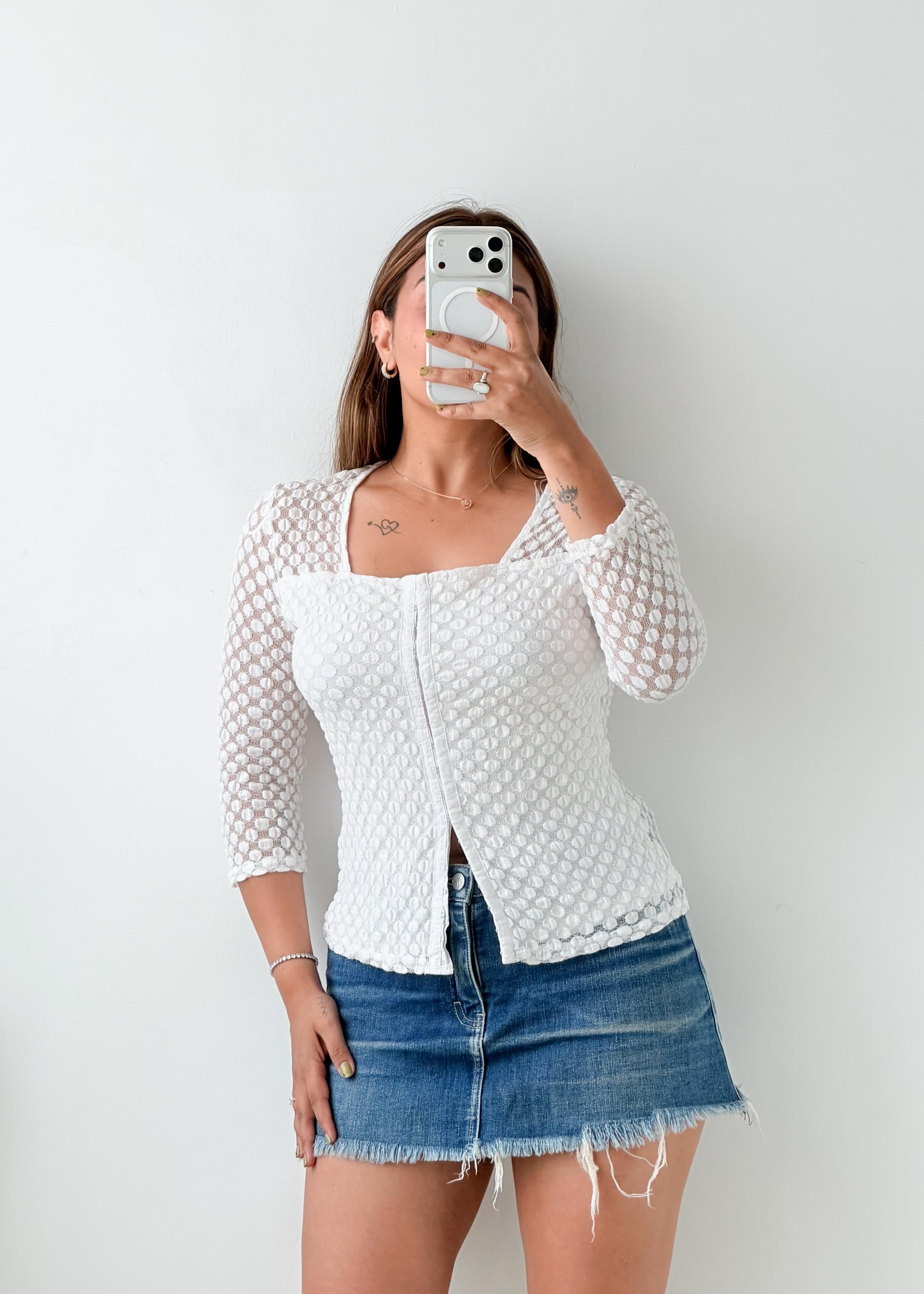 Size M-L White Textured Button Top