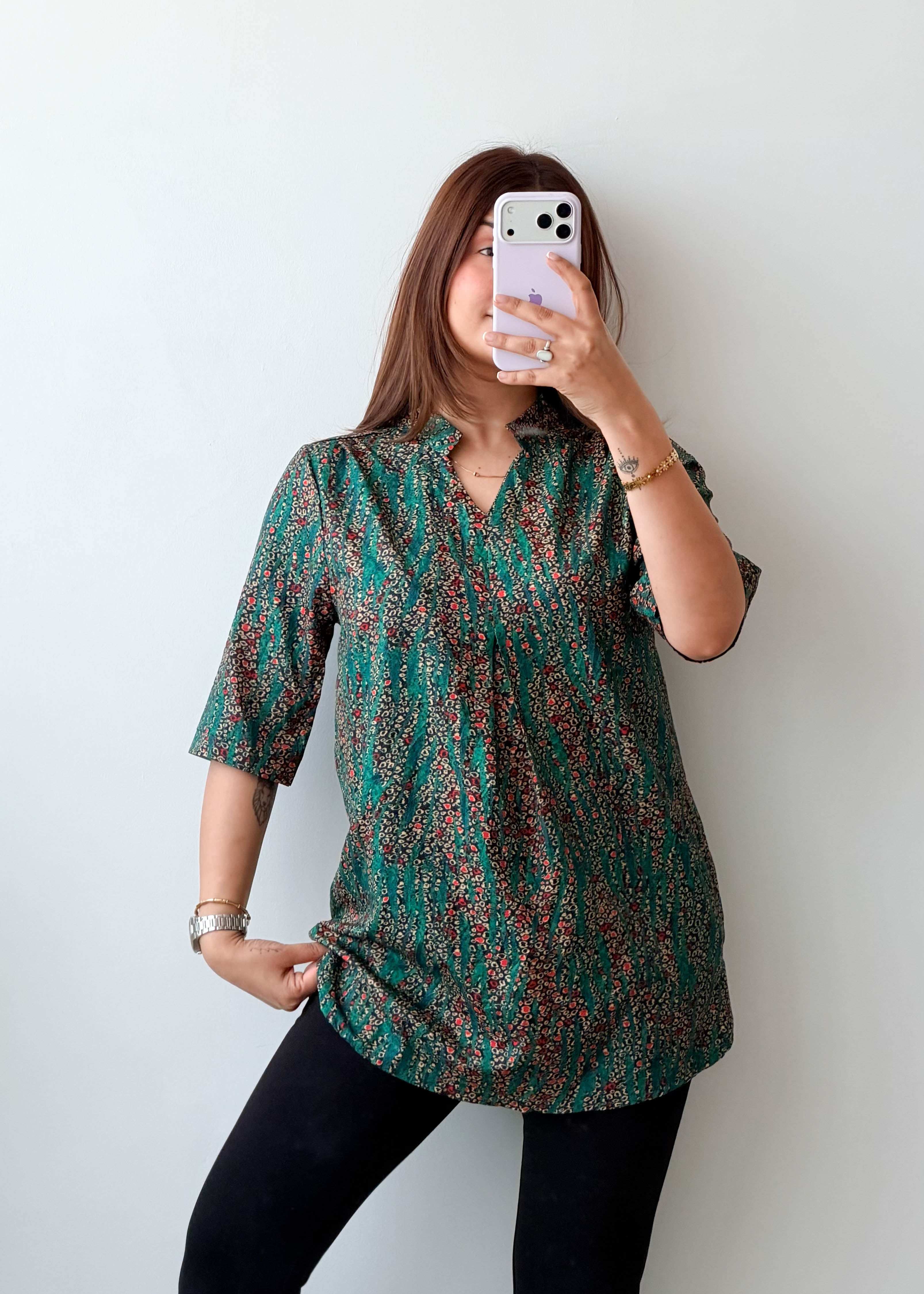 Size S-M Green Printed V-Neck Top