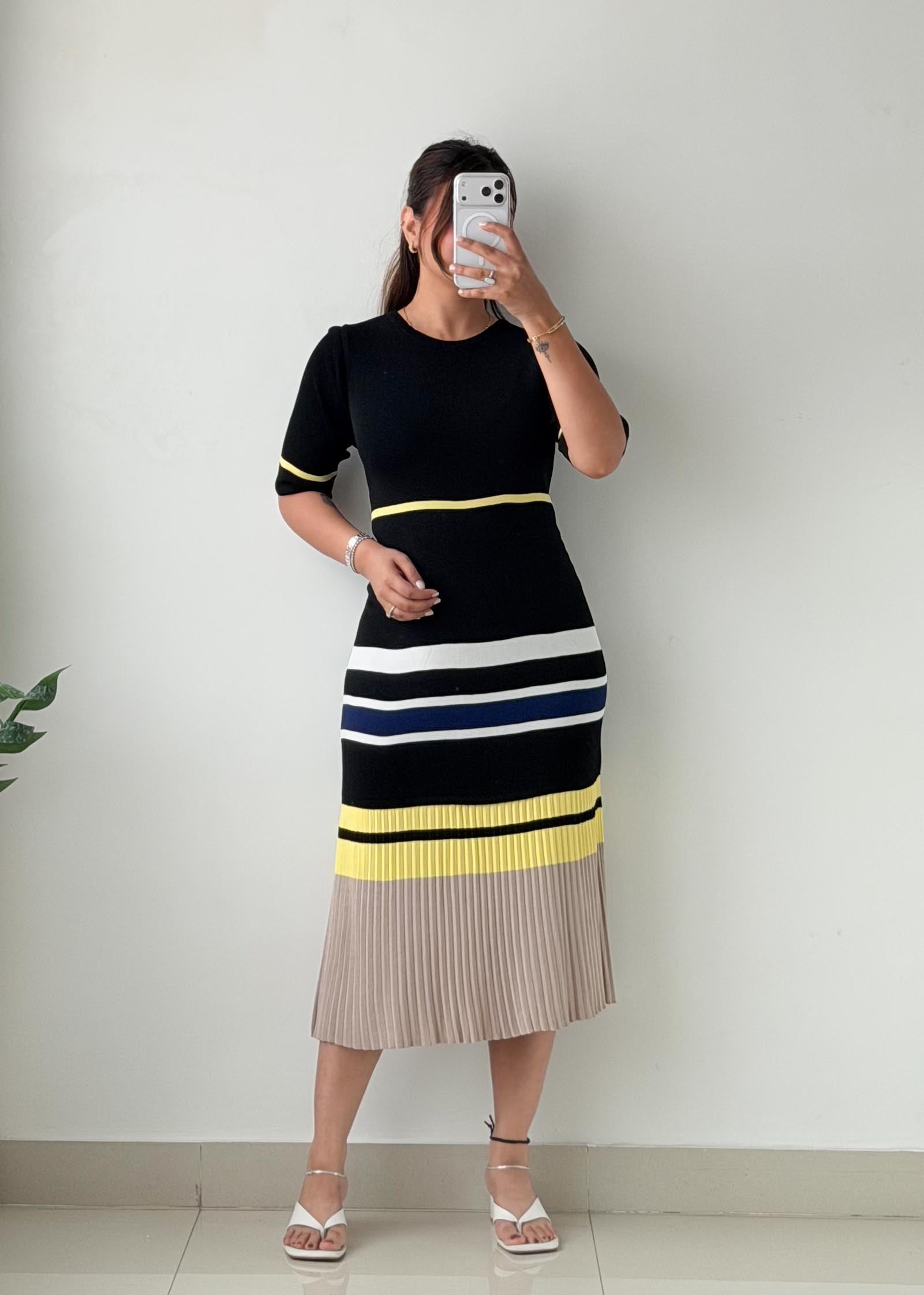 Size M-L Black Multicolor Striped Pleated Midi Dress