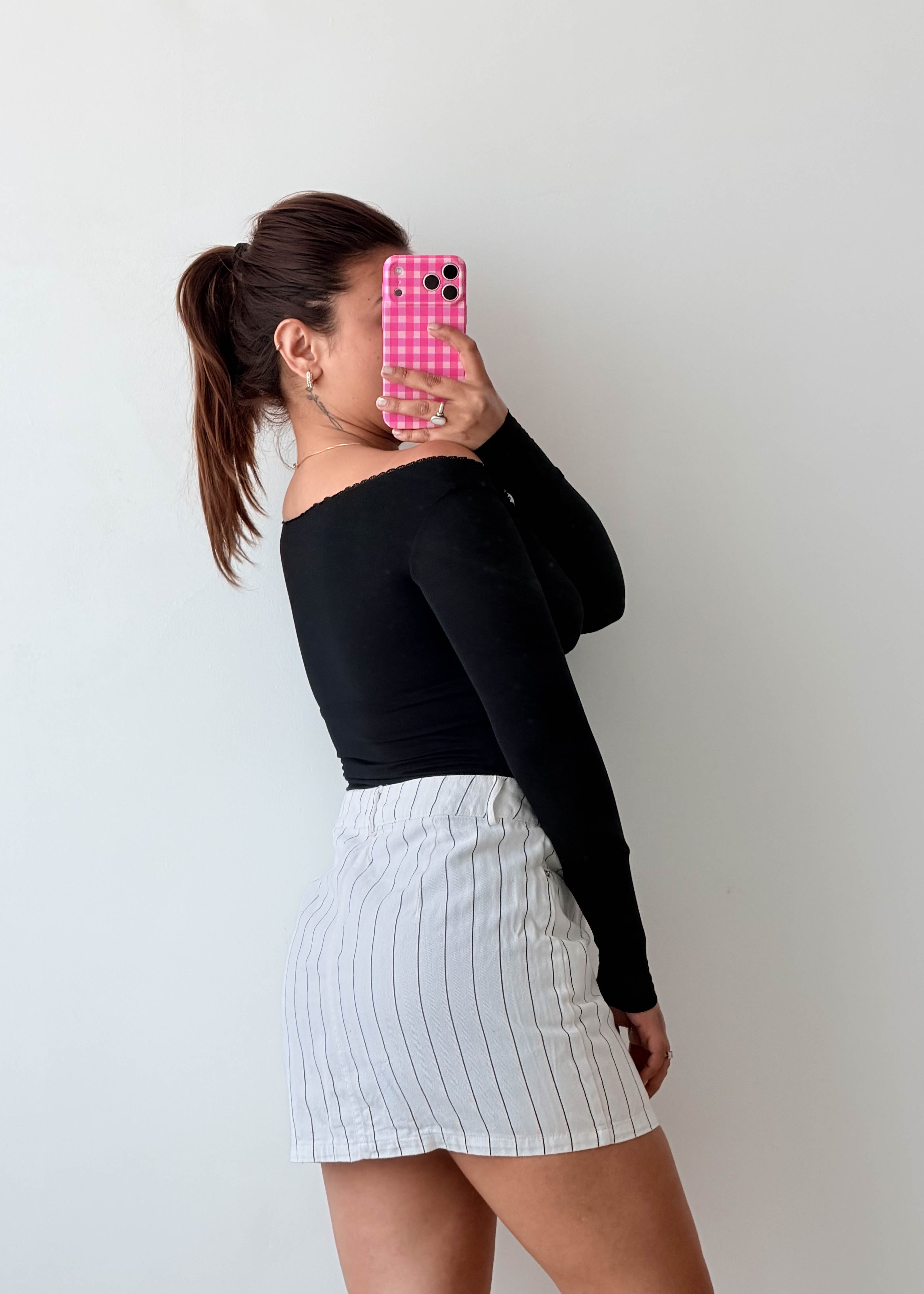 Size XS-S Black Off-Shoulder Fitted Bodysuit