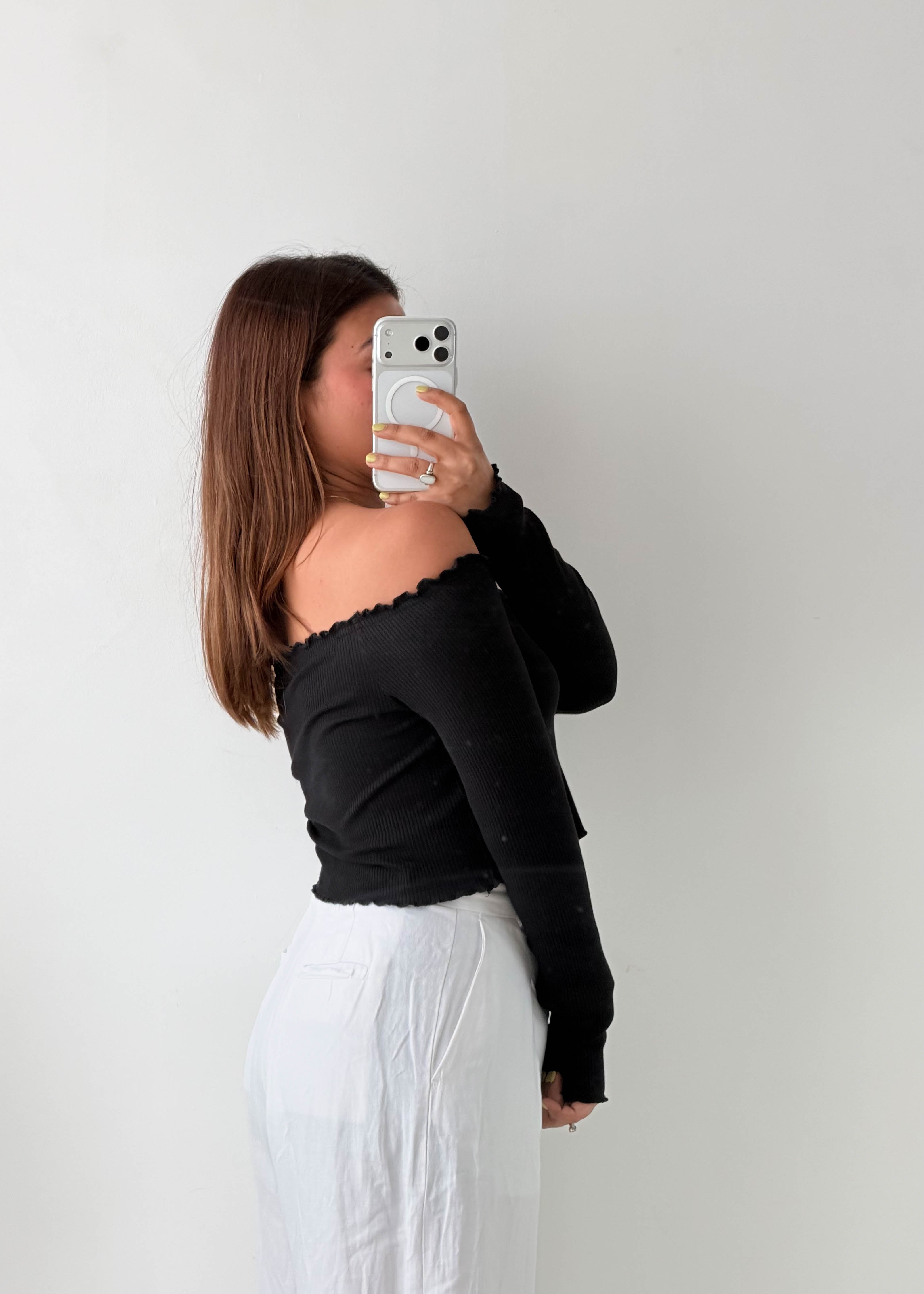 Size M-L Black Off-Shoulder Ribbed Top