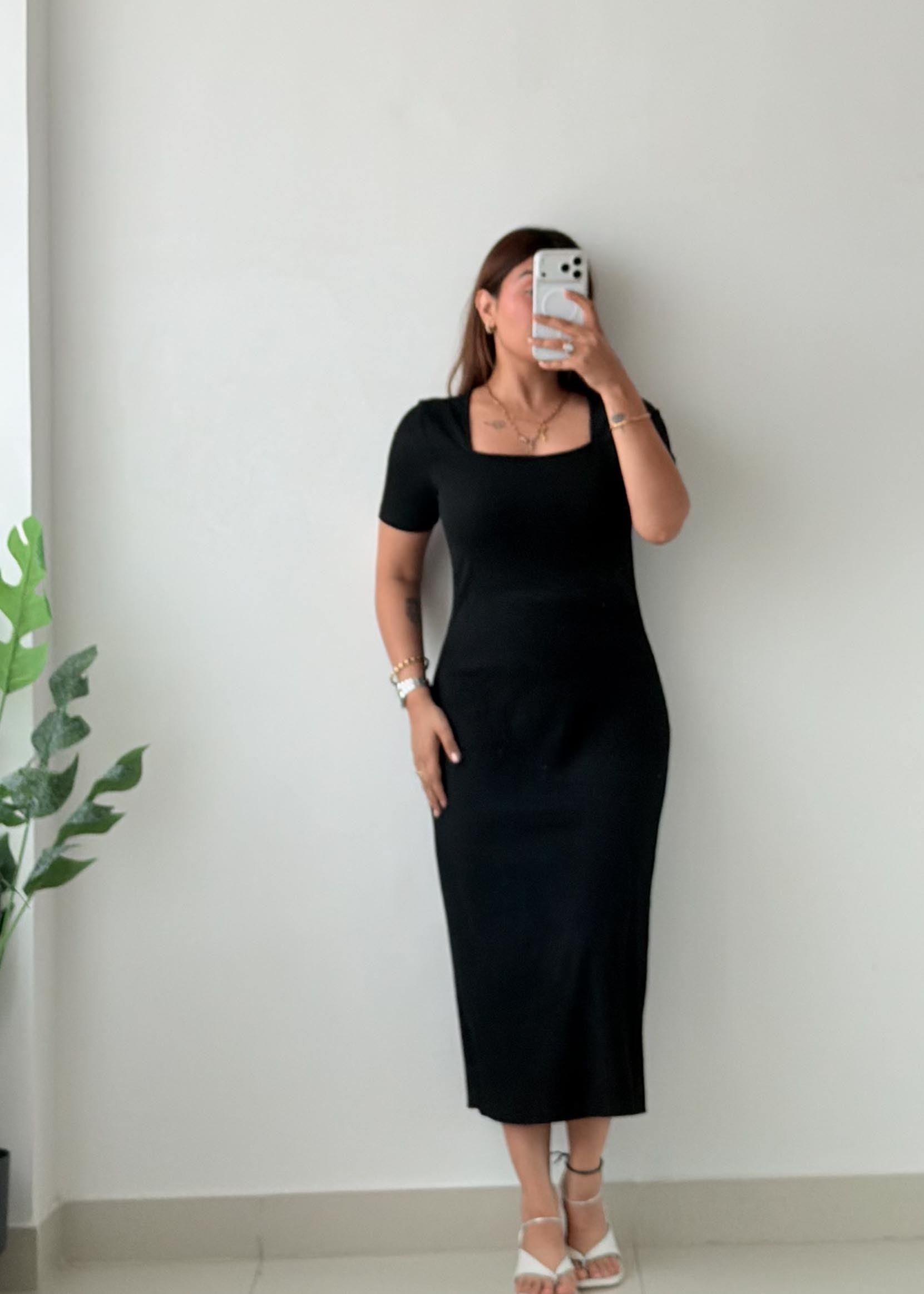 Size M-L Black Square Neck Knit Midi Dress