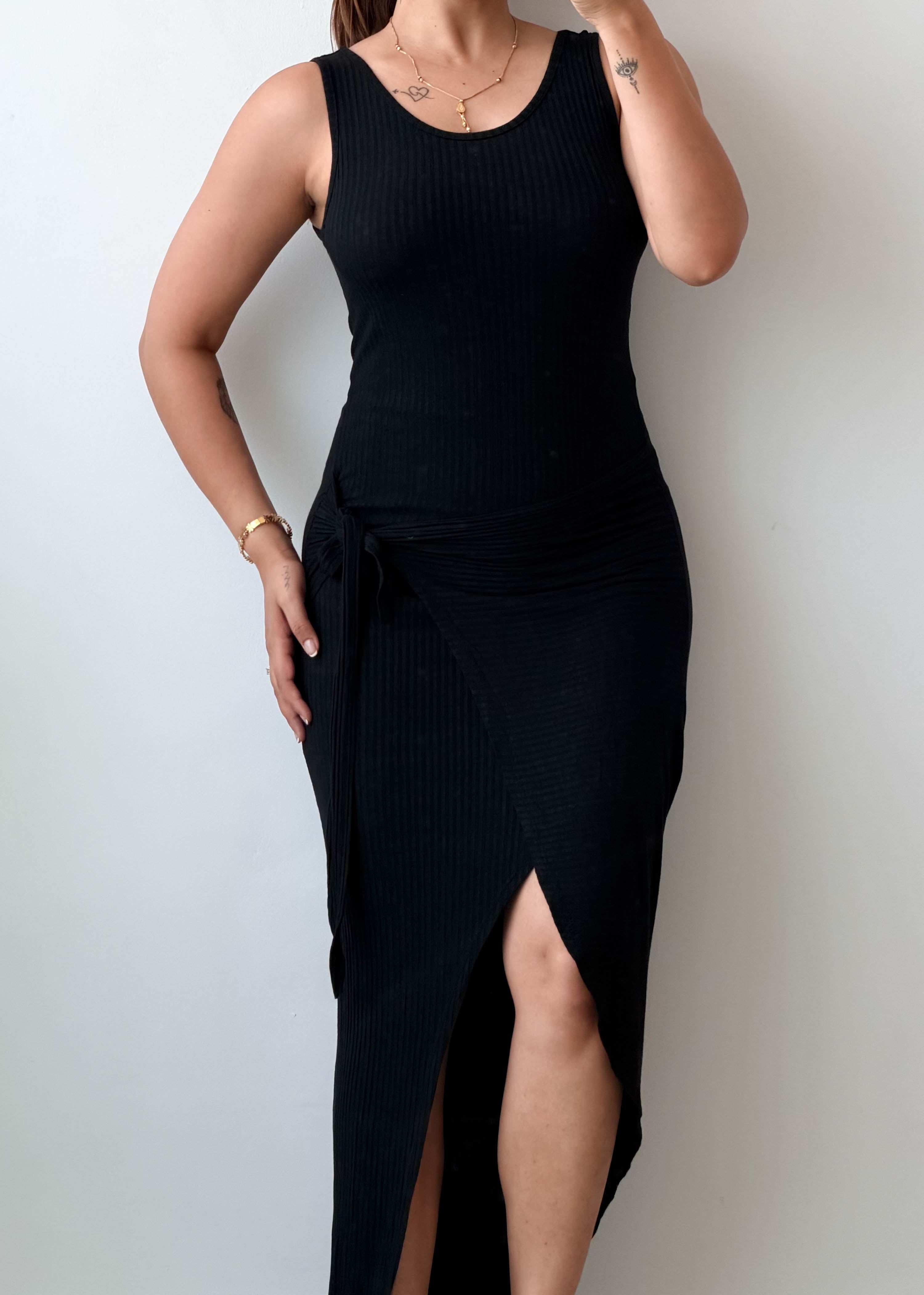 Size S-M Black Ribbed Slit Midi Dress