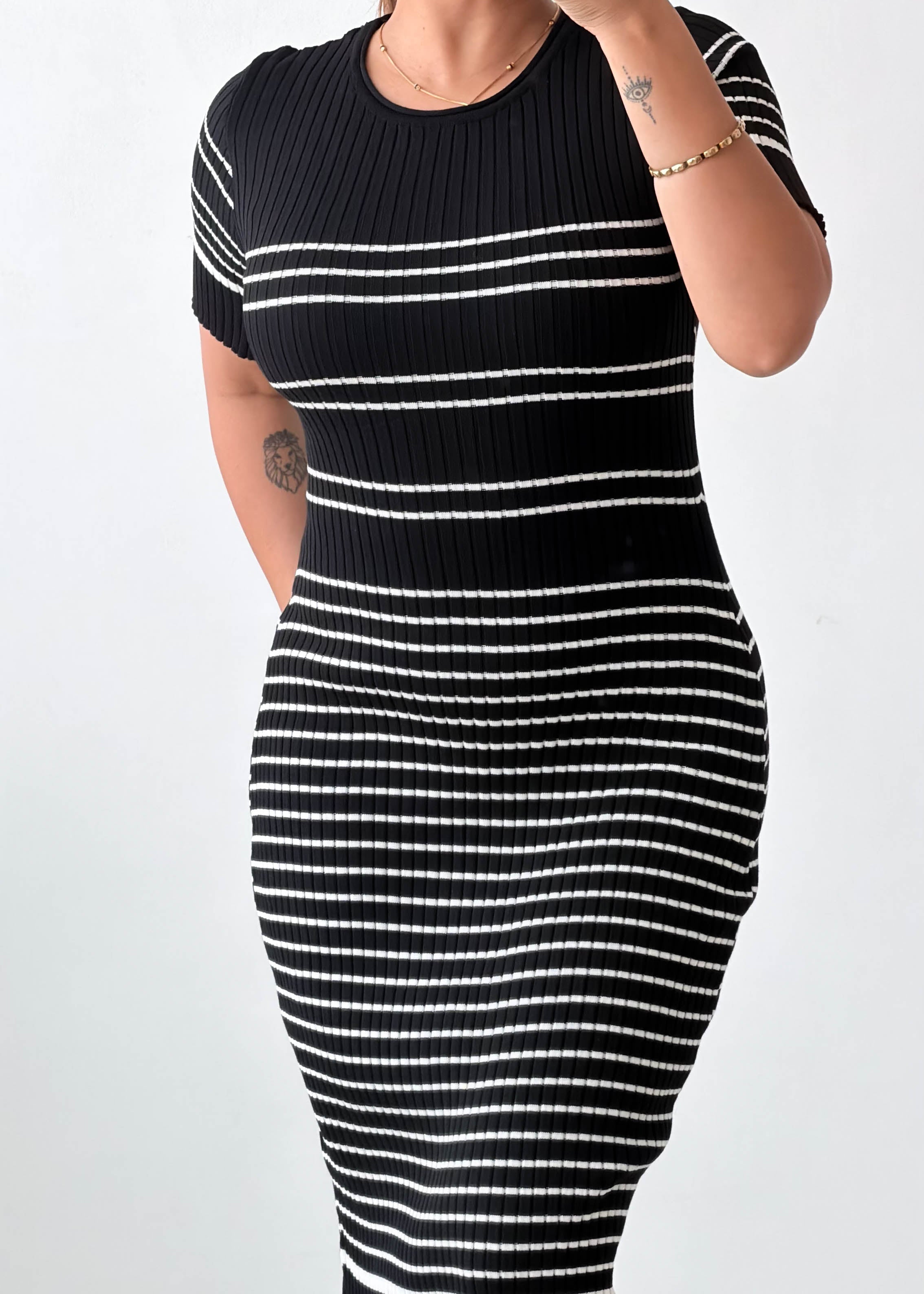 Size M-L Black Striped Ribbed Midi Dress