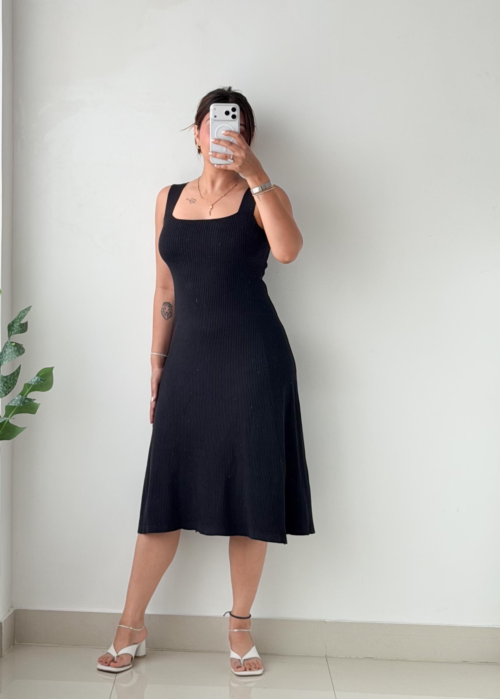 Size S-M Black Ribbed Flare Midi Dress