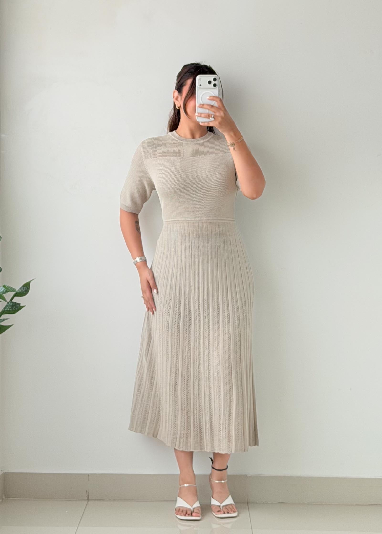 Size L-XL Ivory Ribbed Pleated Midi Dress