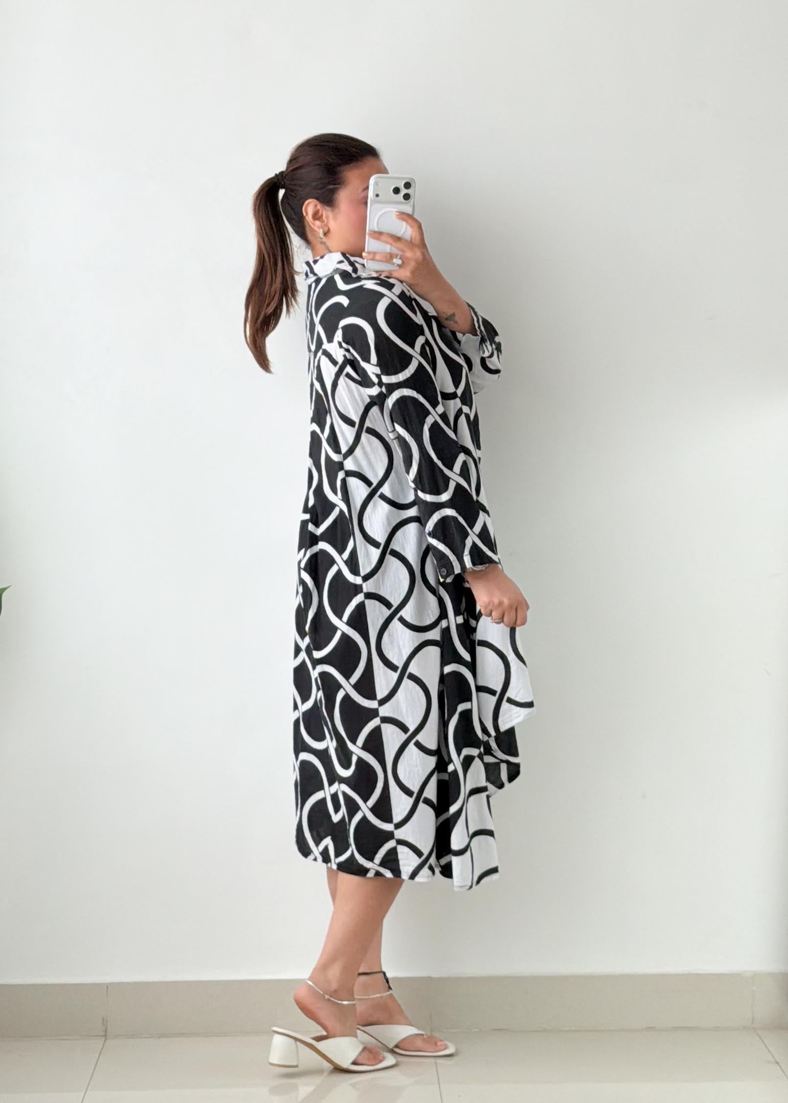 Size S-M Black & White Abstract High-Low Shirt Dress