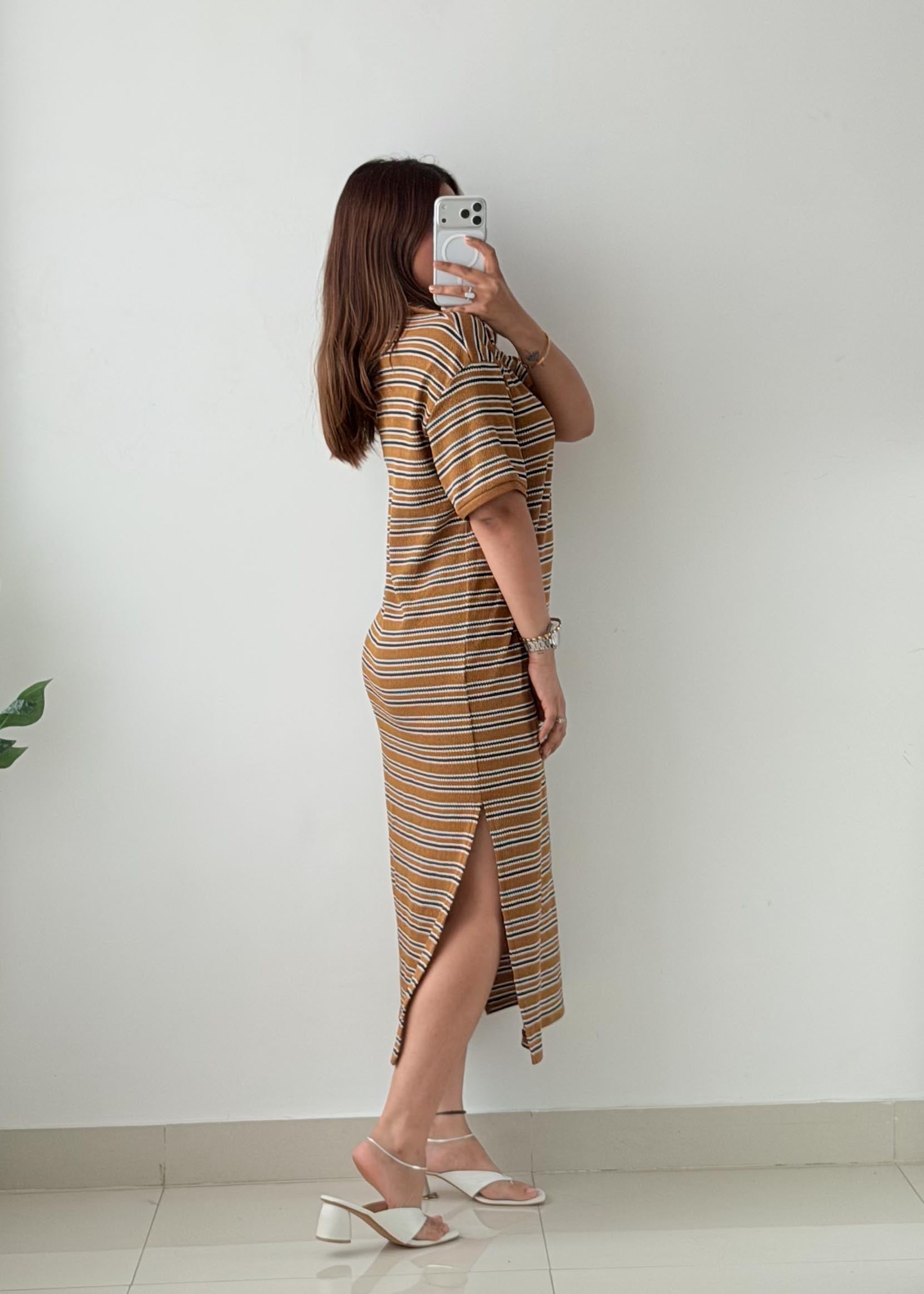 Size M-L Brown Stripe Collared Knit Maxi Dress