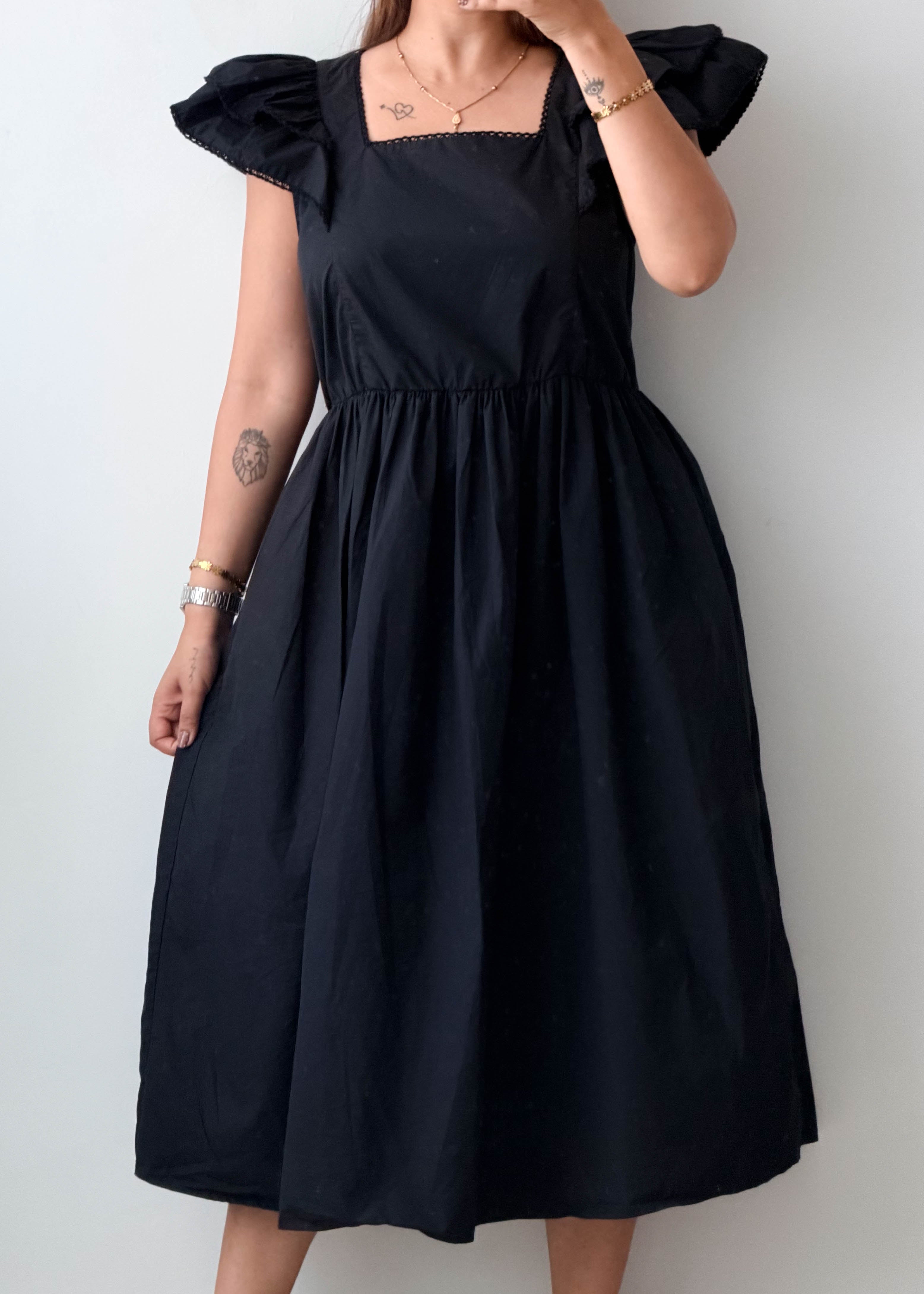 Size M-L Black Puff Sleeve Midi Dress